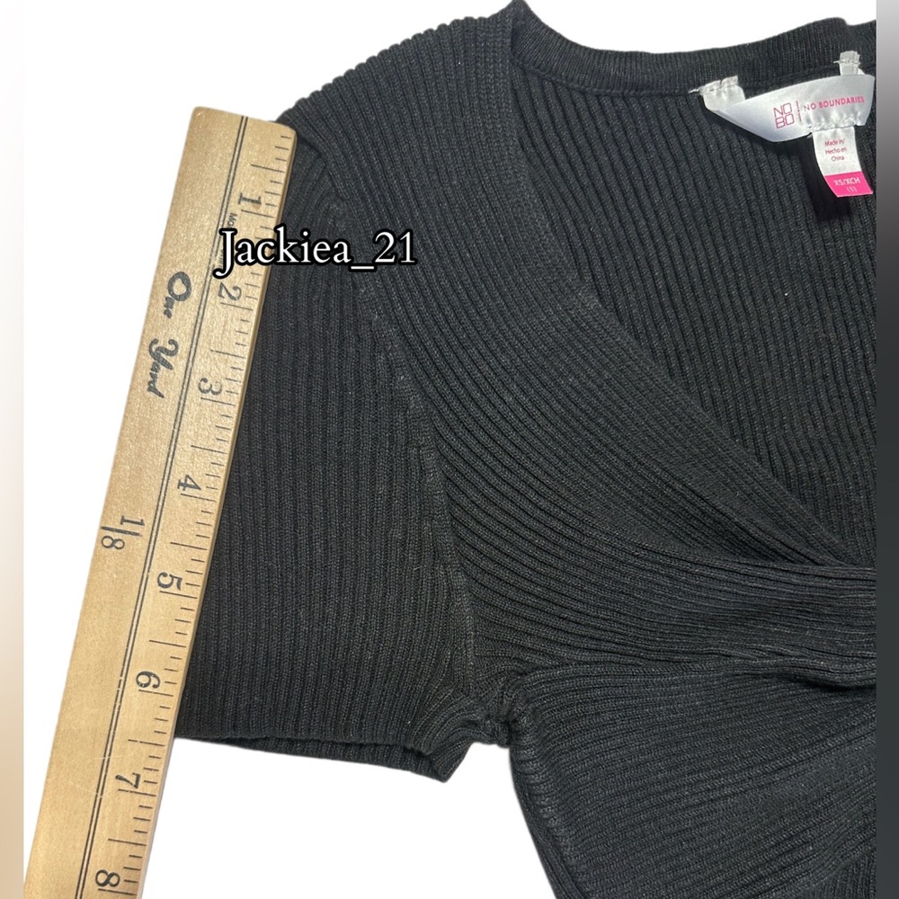 Black Ribbed V-Neck Top - Picture 4 of 7